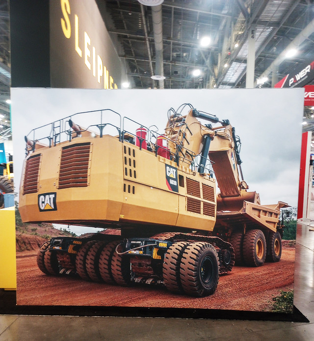 construction-industry-graphics-for-convention Large-format graphics designed for construction industry convention booth featuring branding and project visuals